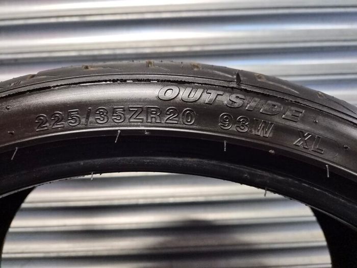 225/35R20 (Matching Pair)