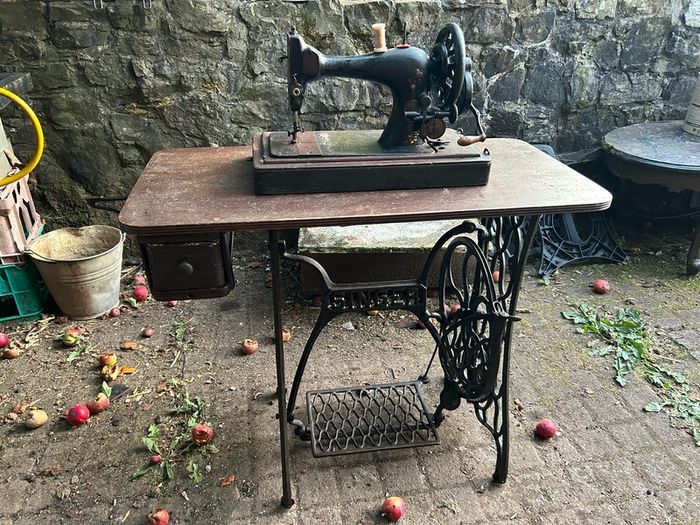 Singer Cast Iron Table