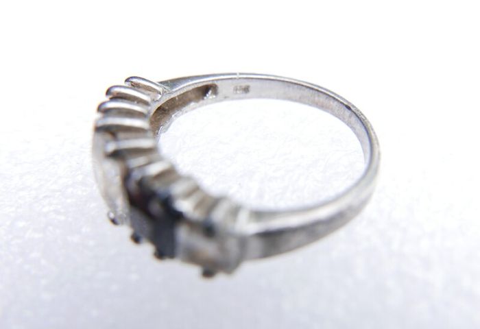 Vintage Sterling Silver 925  5-Stone Ring: Sapphire & Cubic Zirconia size P - 4,3g