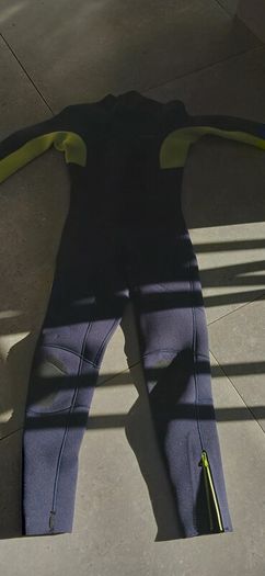 Wetsuit Age 12/13 Decathlon quality brand new