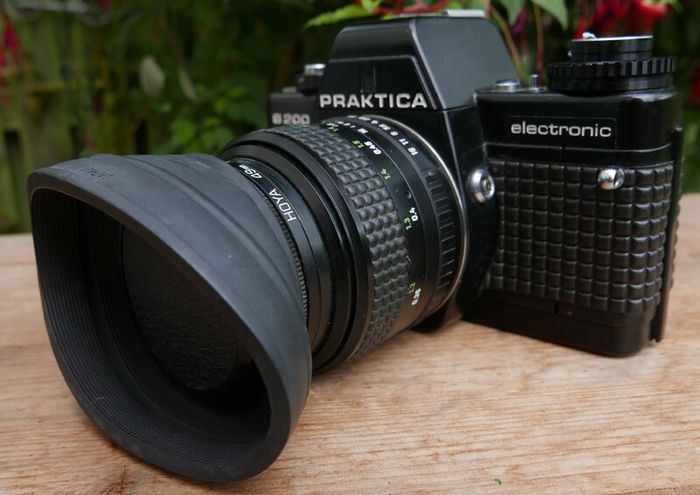 RARE Praktica B200 35mm Film SLR Camera HOIA 49mm Lens ( works well)