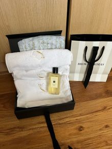 Jo Malone bath oil  250 ml & 2 luxury guest towels set