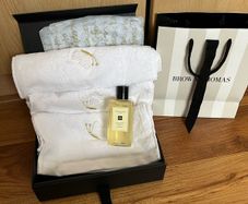 Jo Malone bath oil  250 ml & 2 luxury guest towels set