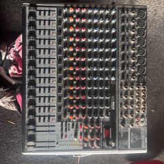 Behringer X2222 USB