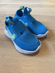 Nike Flex Runners boys/girls size UK 7.5; EU 25
