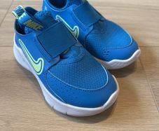 Nike Flex Runners boys/girls size UK 7.5; EU 25