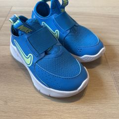 Nike Flex Runners boys/girls size UK 7.5; EU 25