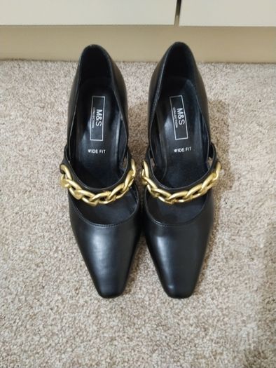Ladies shoes