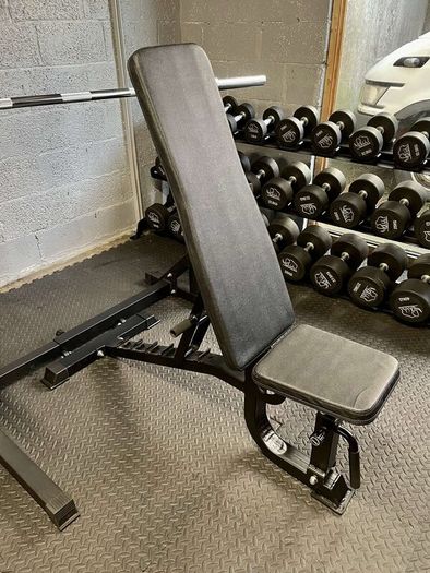 Weight rack with Barbell and Bench