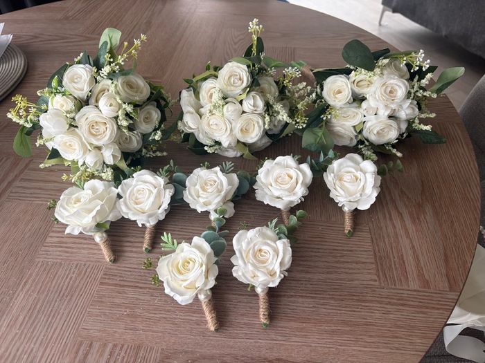 Bridesmaid Bouquets and Buttonholes