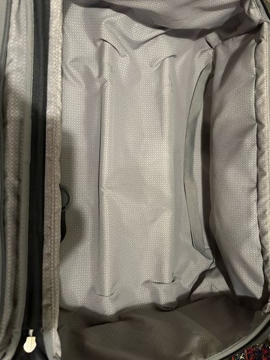 Samsonite luggage suitcase medium