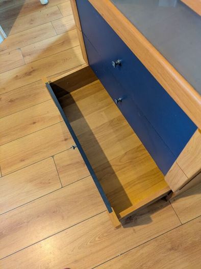 chest of drawers