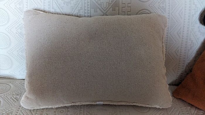UGH Cushion