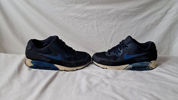 nike air max 90 size 9.5 eu 44.5 some signs of usage in good condition