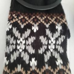 New scarf tag attached