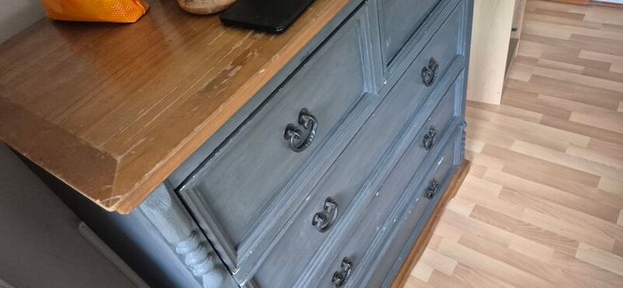 chest of drawers