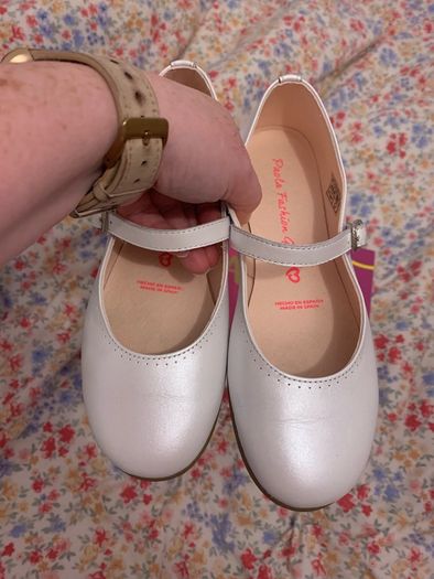 White girls Paola shoes size 2.5 UK