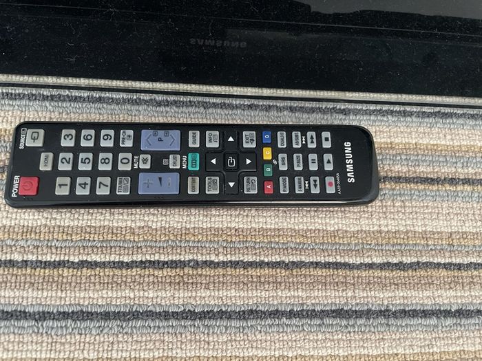 Samsung 32" TV - NON Smart