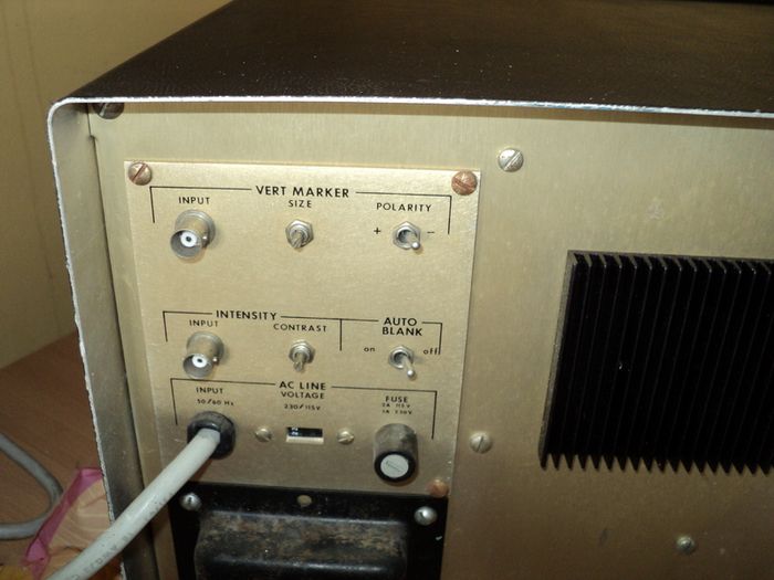 Vintage Wavetek 1901 c   oscilloscope .