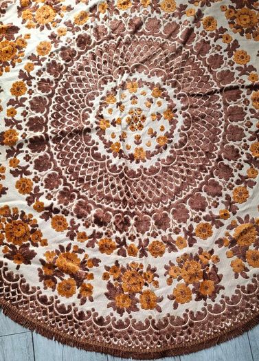 Vintage round rug