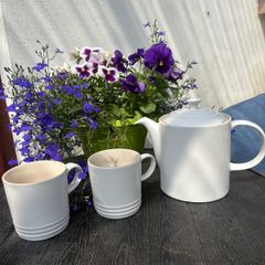 Le Creuset Grand Teapot 1.3L with 2 Mugs 350ml Cotton Matte Stoneware