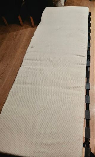 Single foldable bed