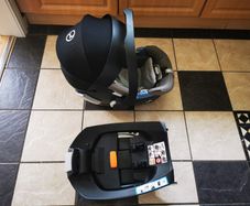 Cybex Aton 5 Soho Grey  Baby Car Seat with isofix base