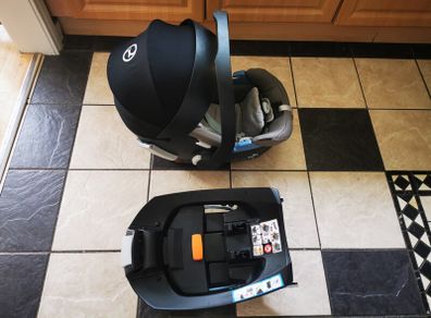 Cybex Aton 5 Soho Grey  Baby Car Seat with isofix base