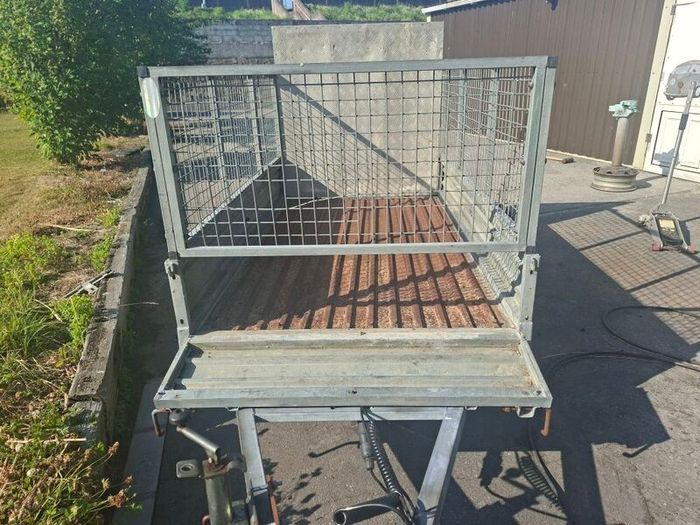 Car trailer