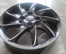 1 x Near New Genuine Toyota Yaris Hybrid Podium 15'' Alloy Wheel - Nationwide Delivery