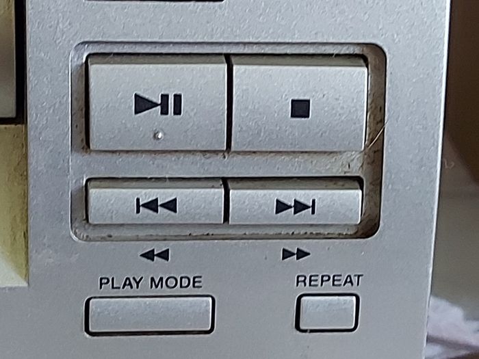 Sony Micro HiFi Component System, Model CMT-CP1, Radio, Tape & CD, all working fine and in very good condition