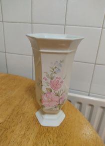 Royal Norfolk Staffordshire Floral Bouquet Hexagonal Shaped Vase. In Perfect Condition