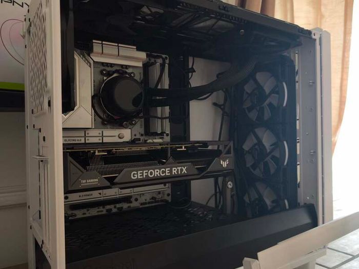 [LIKE NEW] Gaming PC - High end RTX 4070 Ti Super 16GB, AMD Ryzen 7 9800x3d