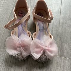 Frozen shoes with small heel