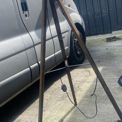 Tripod floor lamp