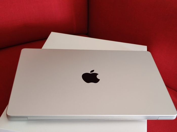 Macbook Pro M4, 2024 like new