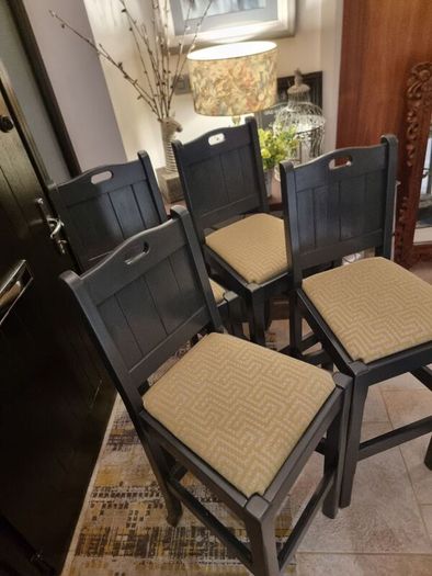 Beautiful Kitchen Island Stools x 4