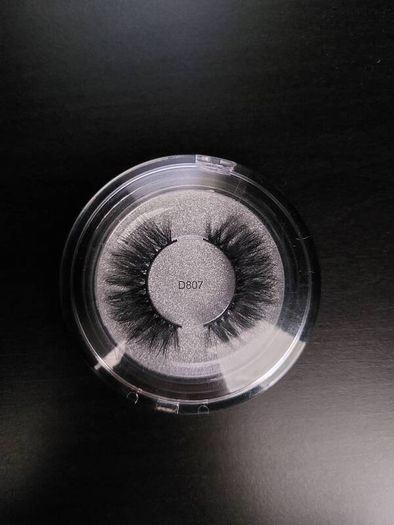 False eyelashes