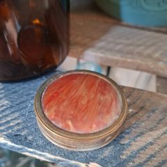Vintage powder compact
