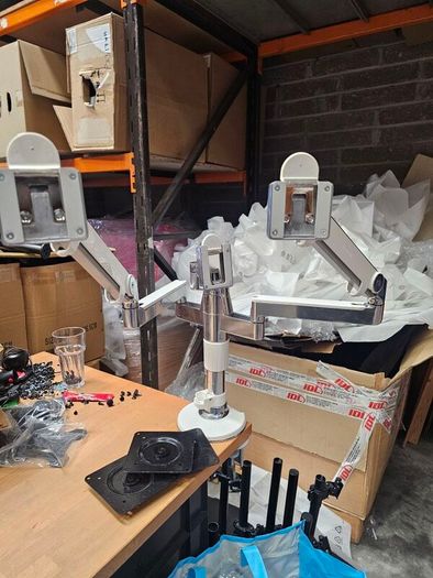 Humanscale Dual M/Flex Monitor Arm With the extension to do a triple monitor