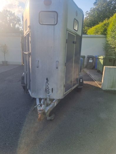 horse box