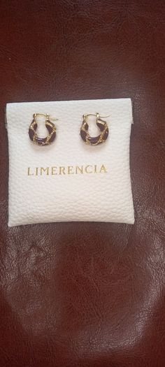 Vintage jewelry is sold individually for 5 to 10 euros