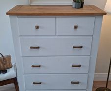 Beautiful 5 Drawer Chest of Drawers with Natural Wood Top