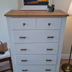 Beautiful 5 Drawer Chest of Drawers with Natural Wood Top