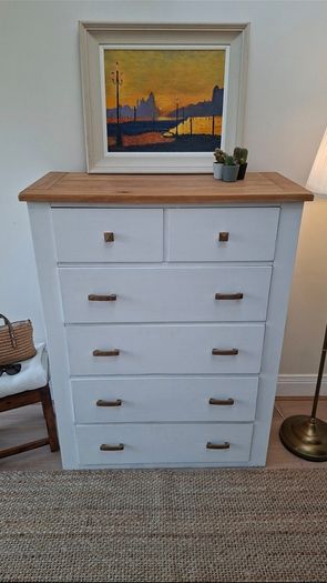 Beautiful 5 Drawer Chest of Drawers with Natural Wood Top