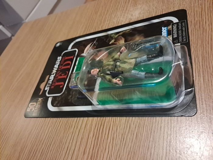 Star Wars Vintage Collection: Princess Leia (Endor) 3.75''