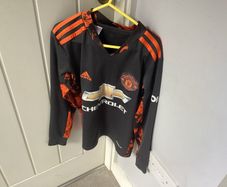Black Manchester Utd T-shirt 8/9