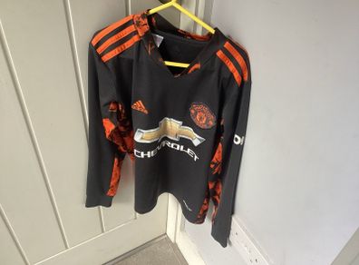 Black Manchester Utd T-shirt 8/9
