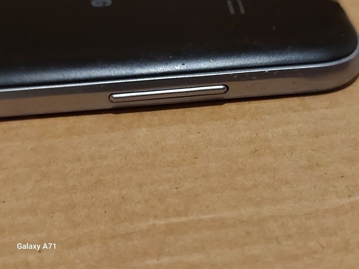 Samsung Galaxy J3 (6), in excellent cosmetic condition, FRP google Locked