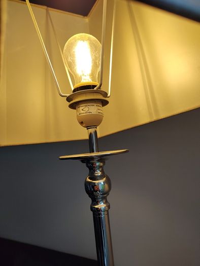 Floor lamp